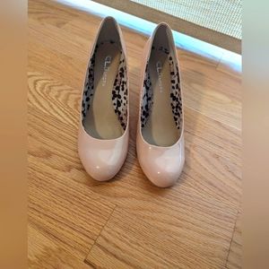 CL by Laundry round toe cream/pale pink size 10 heels